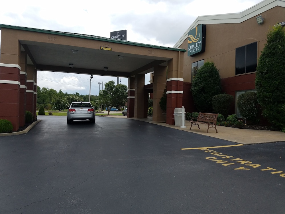 Quality Suites Paducah KY 2/57