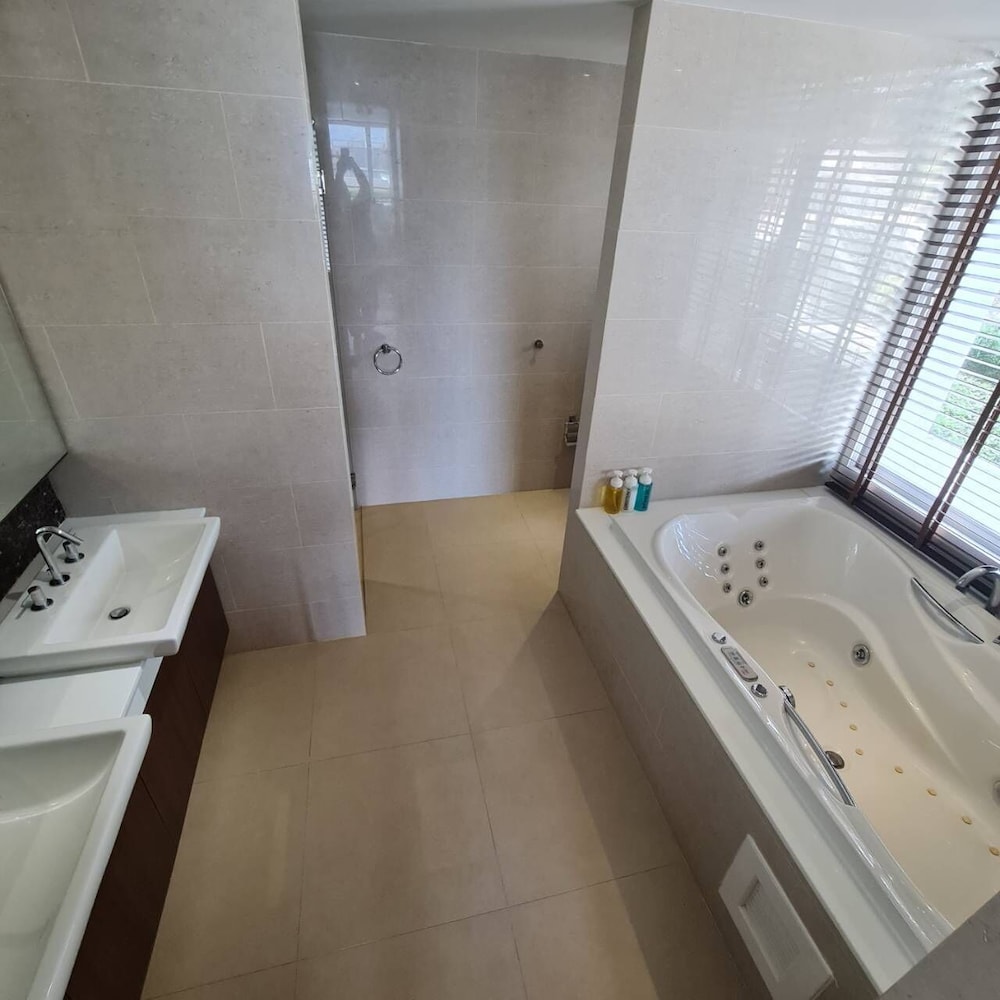 The Privilege Residence 68/72