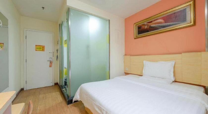 7 Days Inn (Foshan Zumiao Metro Station, Weiguo Road) 18/50