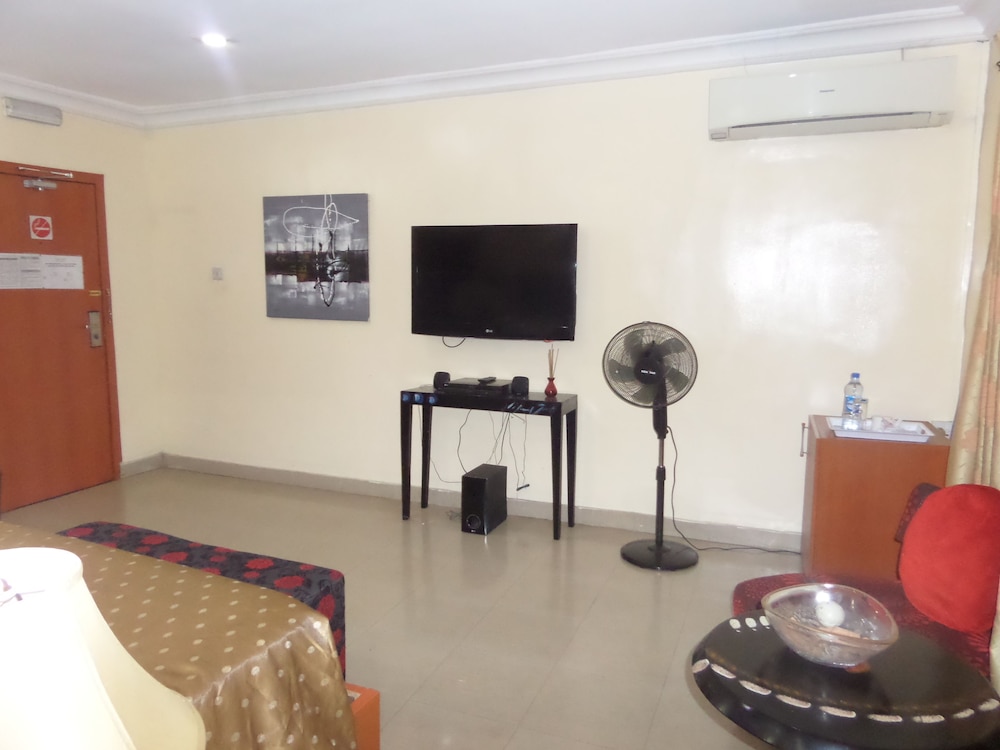 Adna Hotel 33/50