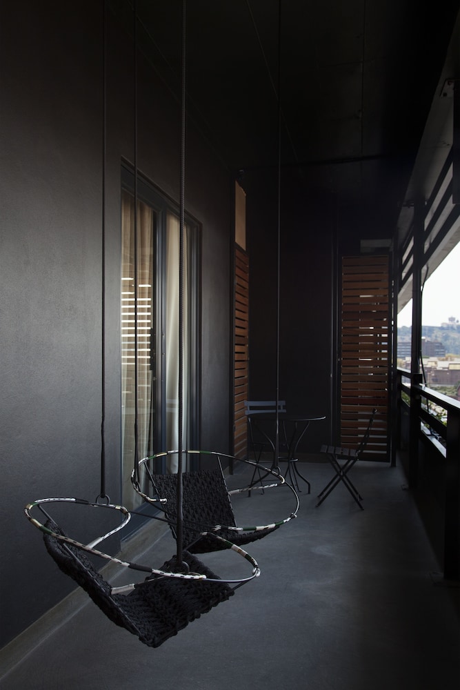 HALLMARK HOUSE 22/44