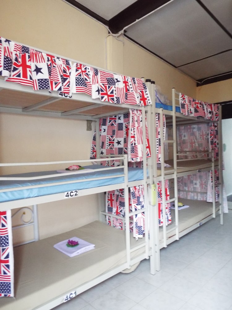 Hostel 24 7/50