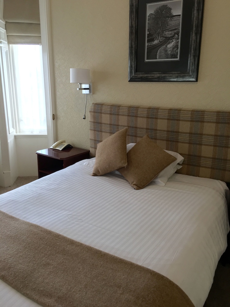 Mackays Hotel Wick 7/50