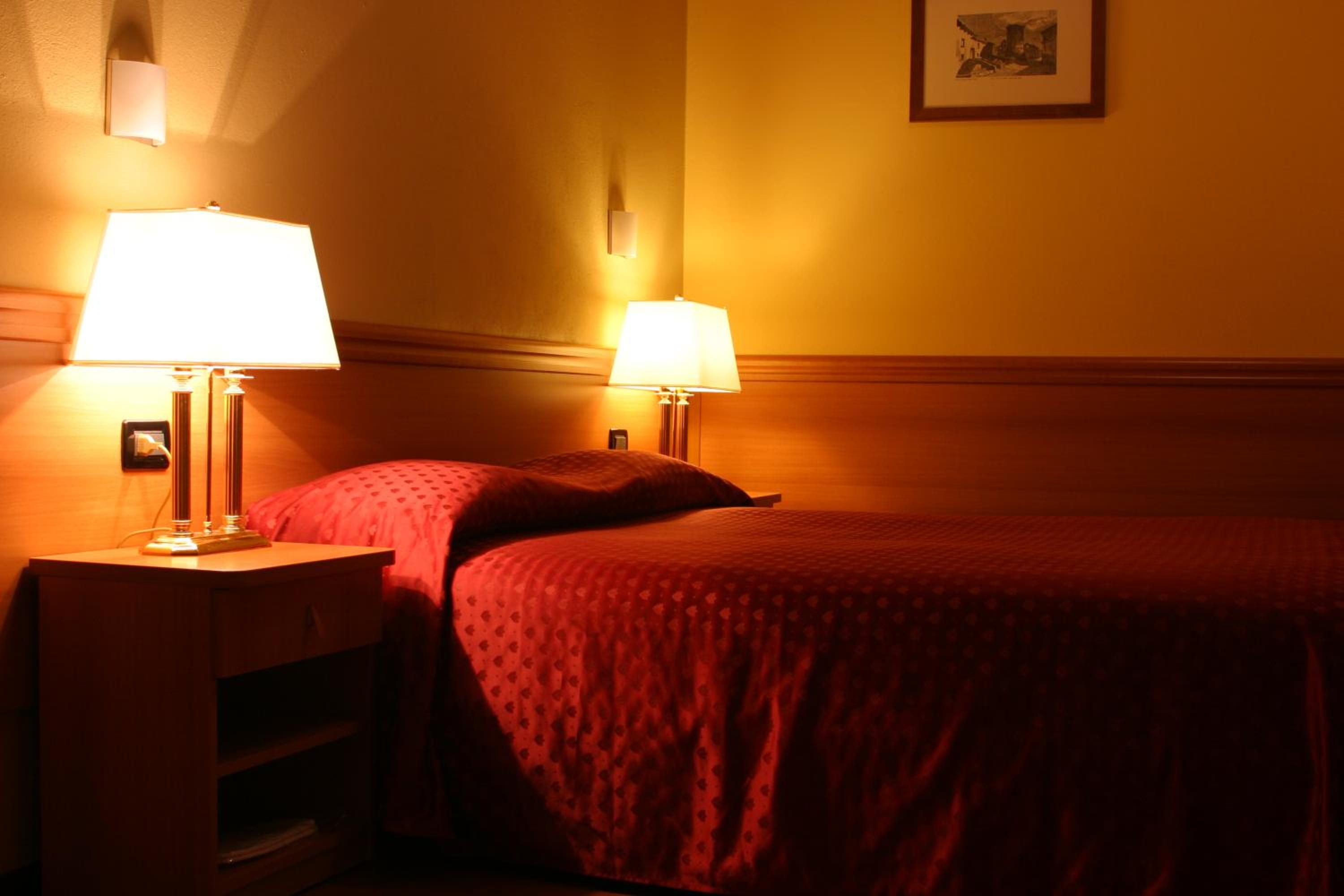Air Hotel 19/50