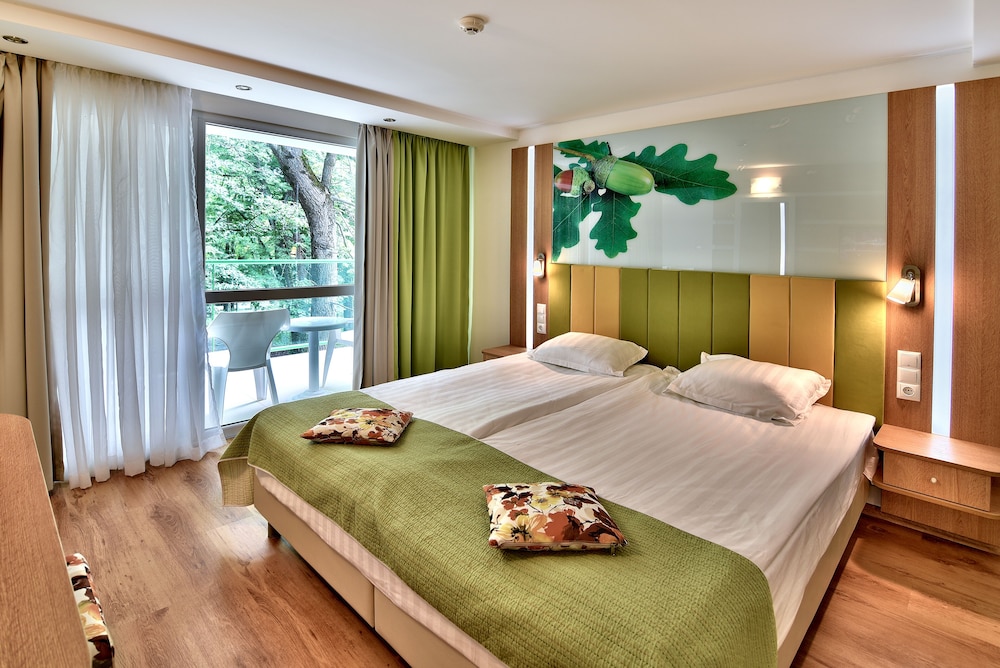 Hotel Forest Beach 8/40