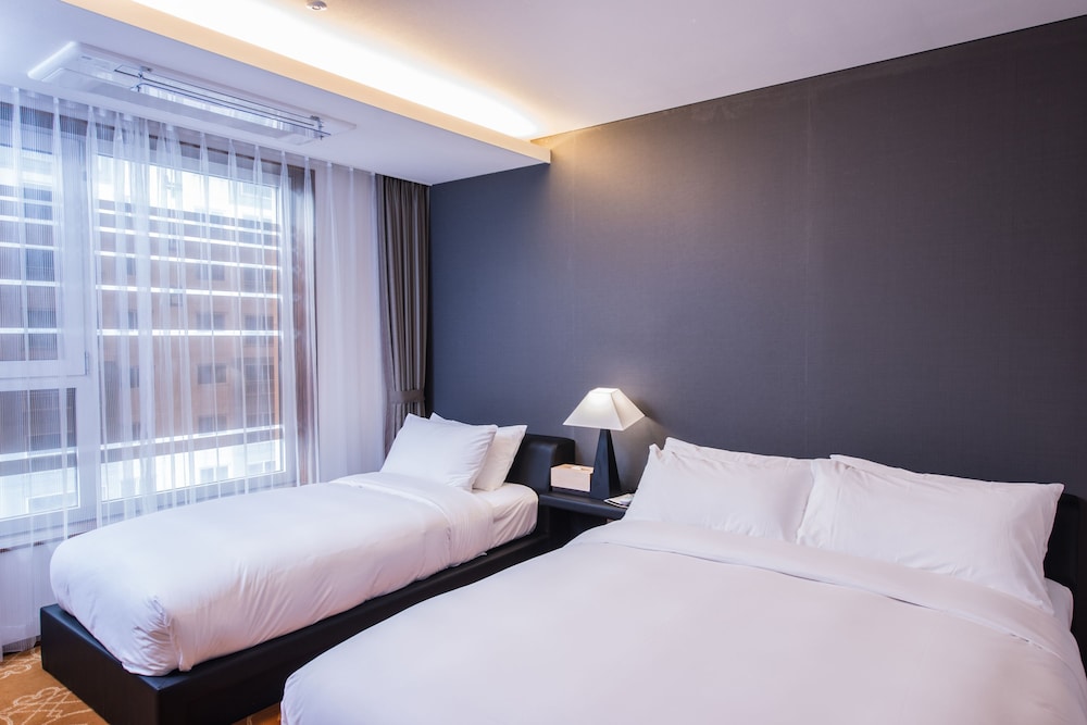 Hotel Leo 11/48