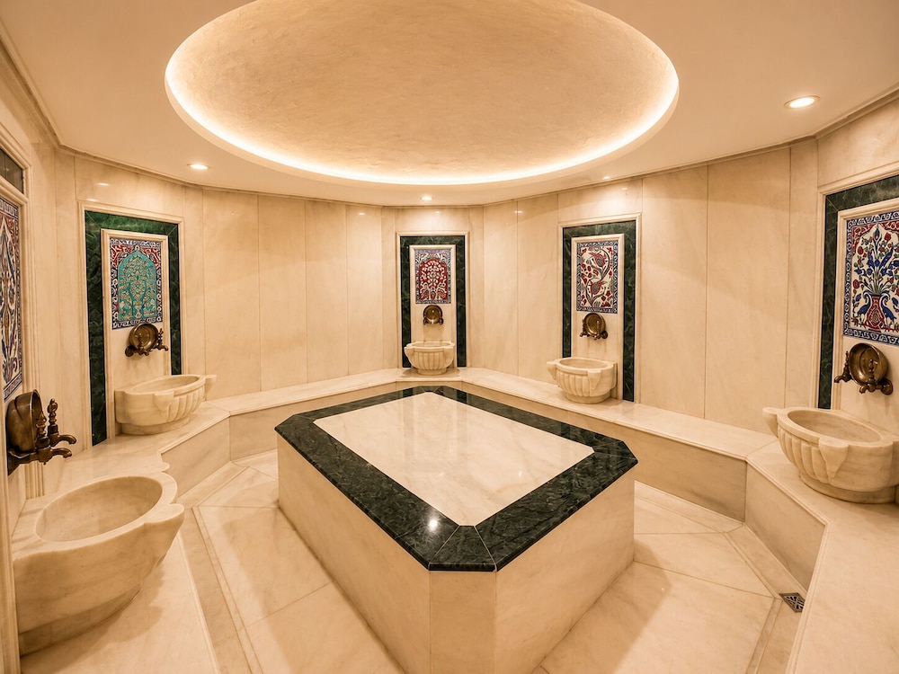 Glk Premier Regency Suites And Spa 41/74