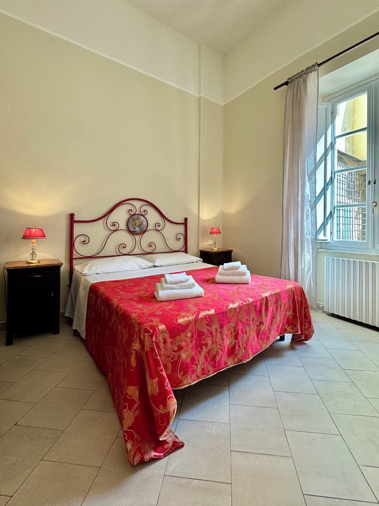 غرفة بسرير كوين، Lucca Charm 6/10