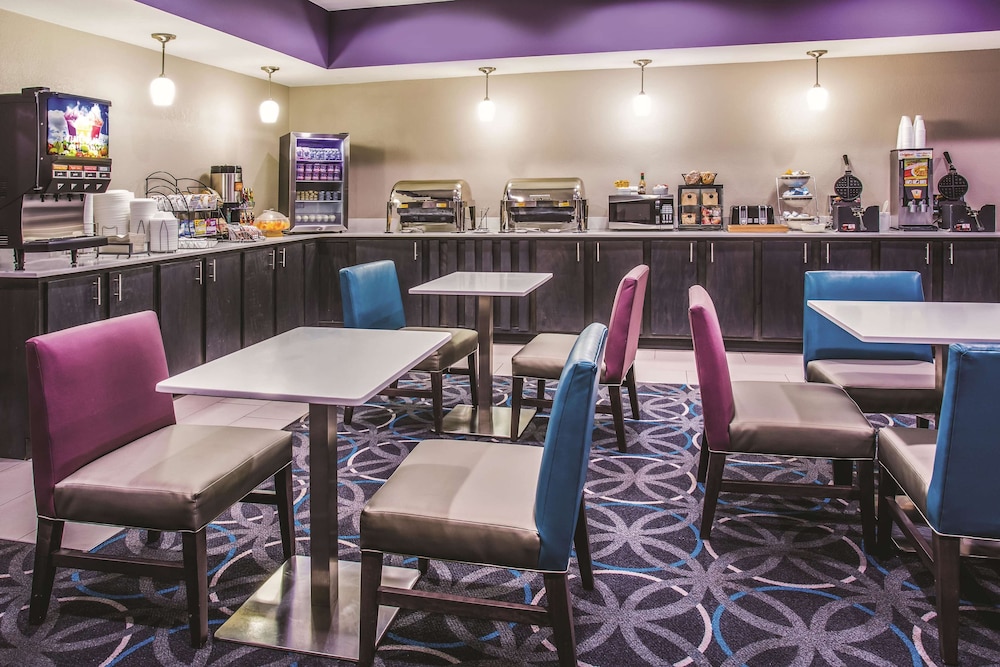 La Quinta Inn & Suites by Wyndham Russellville 26/35