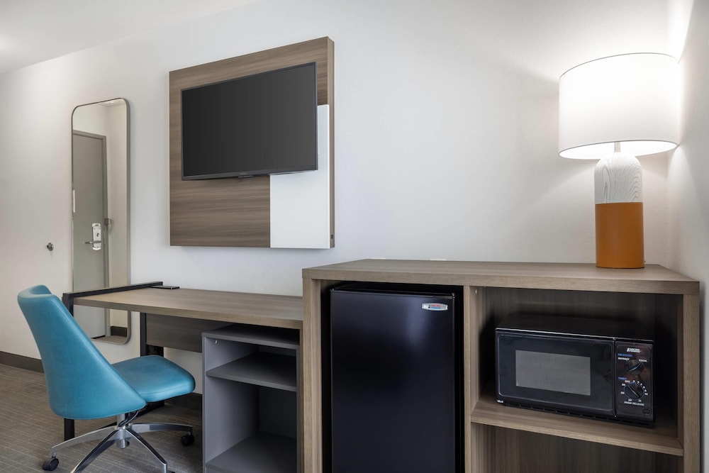 Comfort Inn & Suites Rochester South Mayo Clinic 44/54