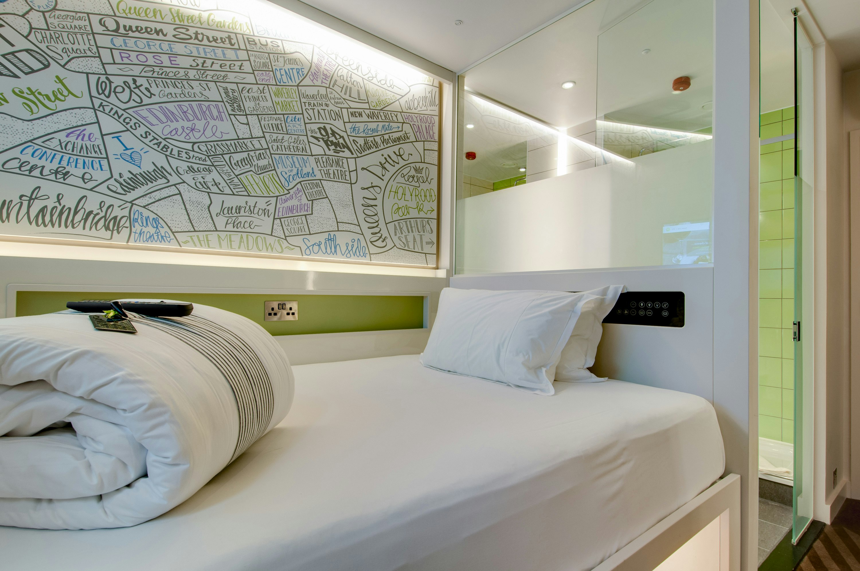 Hub by Premier Inn Edinburgh City Centre (Rose Street) 2/15