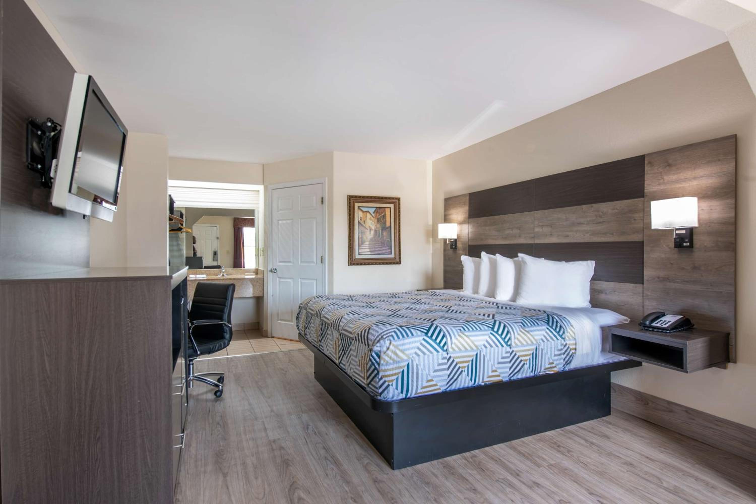 ROOM, KING BED