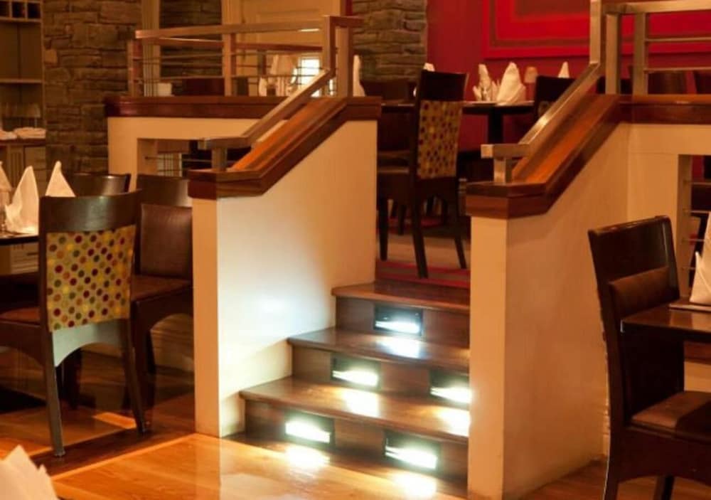 Castle Hotel Macroom 24/28