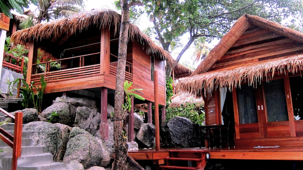 Ten Moons Lipe Resort 7/50