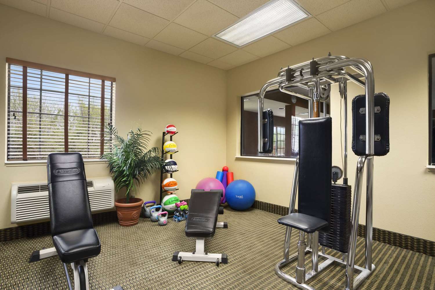 Super 8 by Wyndham Troy MO 14/20