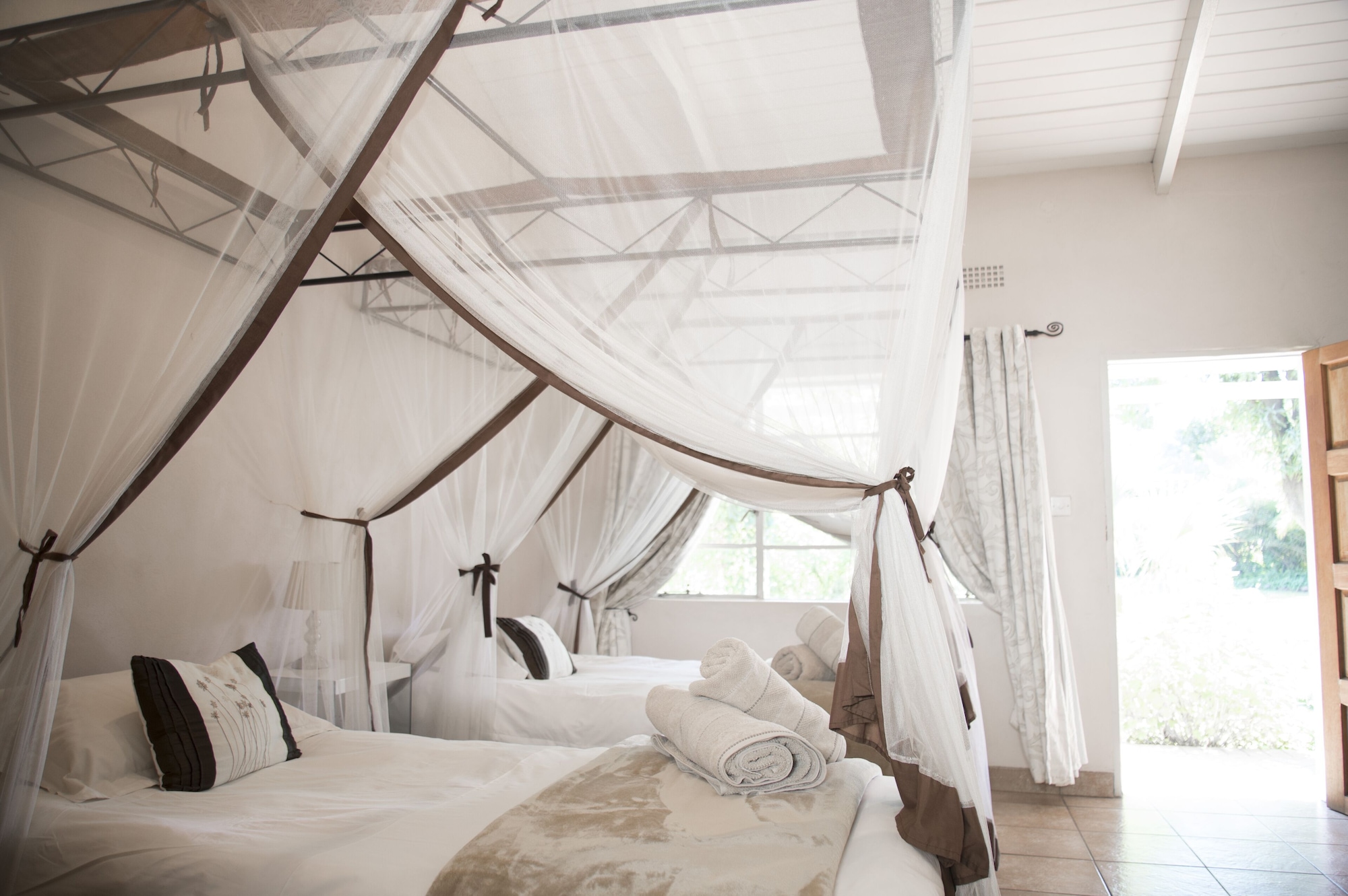 DELUXE, TWIN BEDS