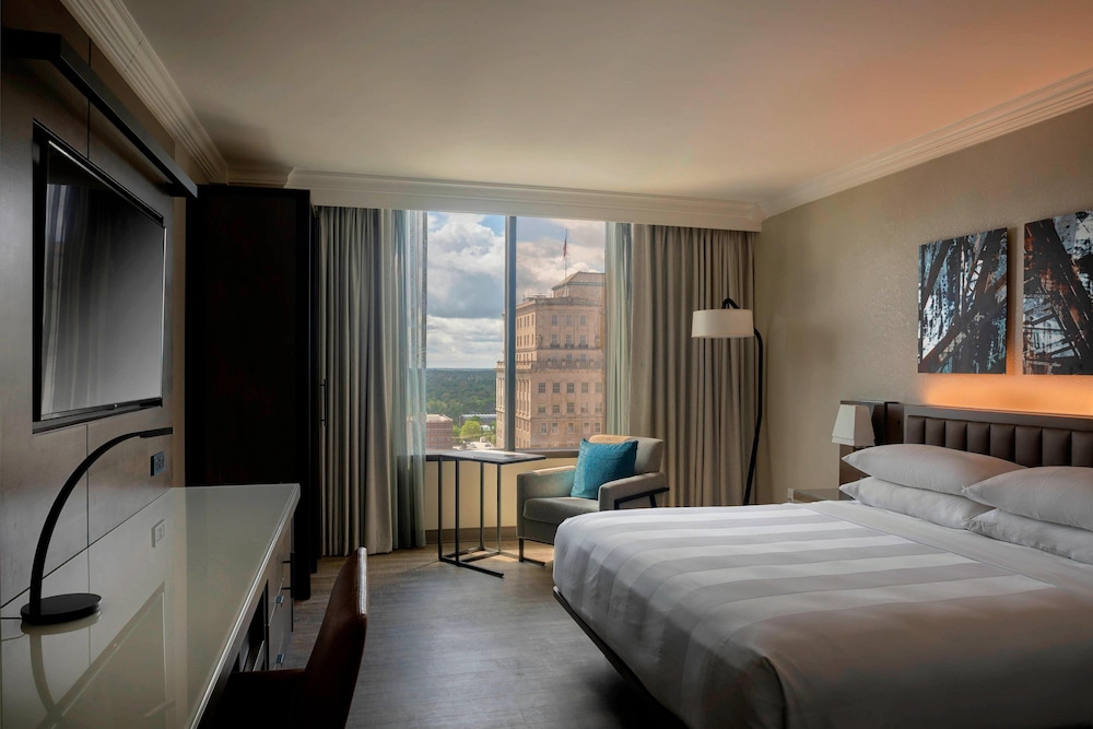 Room, King Bed, City View, Accessible