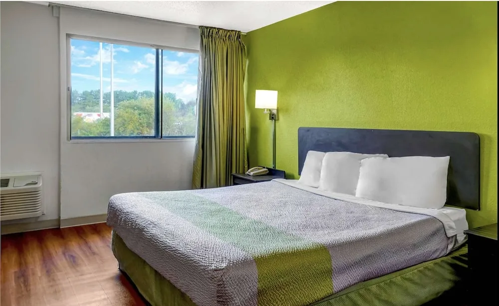 Travelodge by Wyndham Vernon CT 7/16