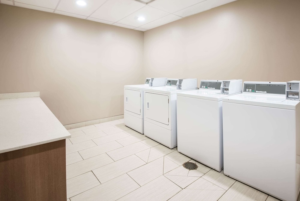 La Quinta Inn & Suites by Wyndham Morgantown 49/60