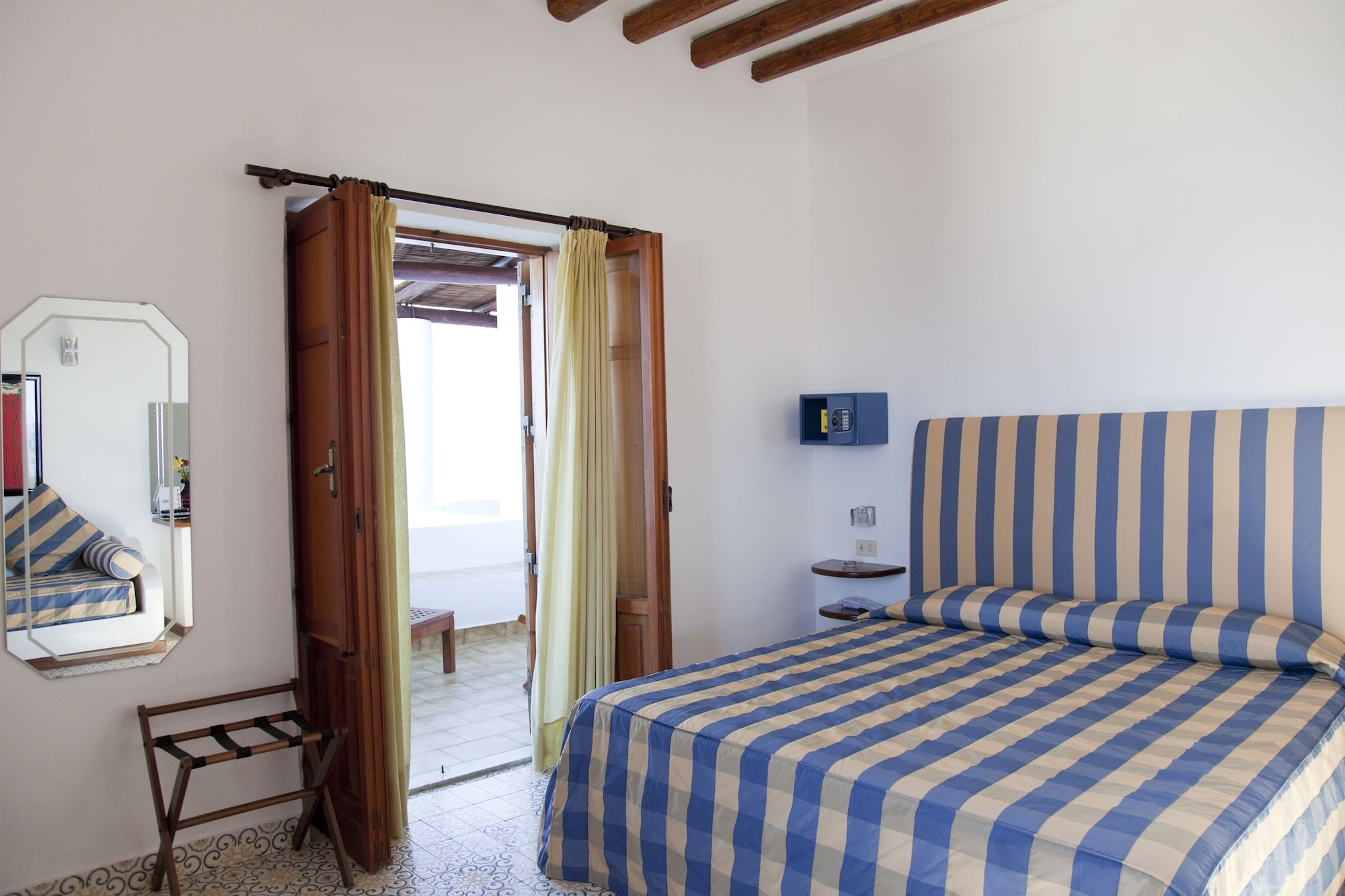 غرفة ثلاثية بإطلالة على البحر بشرفة، Hotel Cincotta 3/6