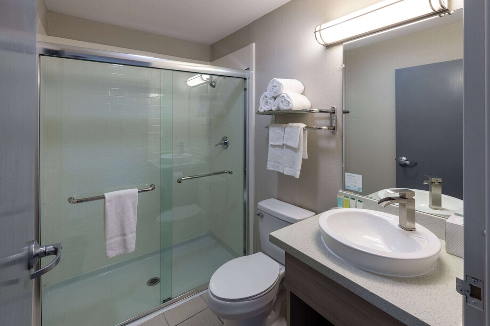 STUDIO, SUITE, QUEEN BED