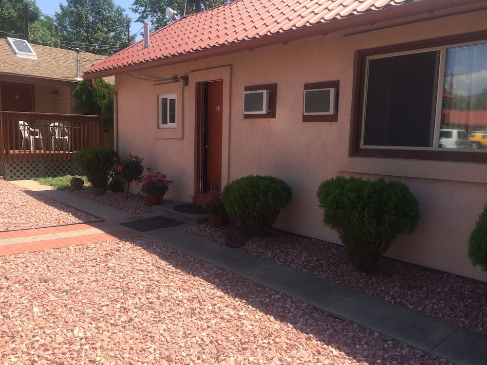 Garden Of The Gods Motel 6/58