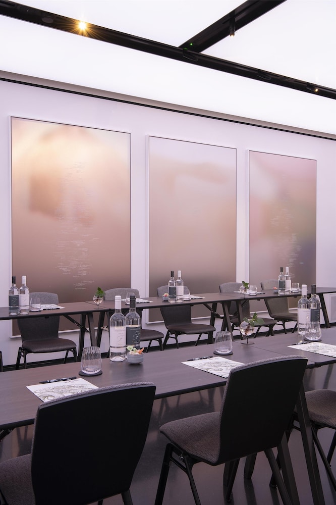 art'otel Rome Piazza Sallustio, Powered by Radisson Hotels 40/50