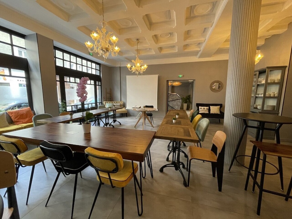 restaurant cafeteria