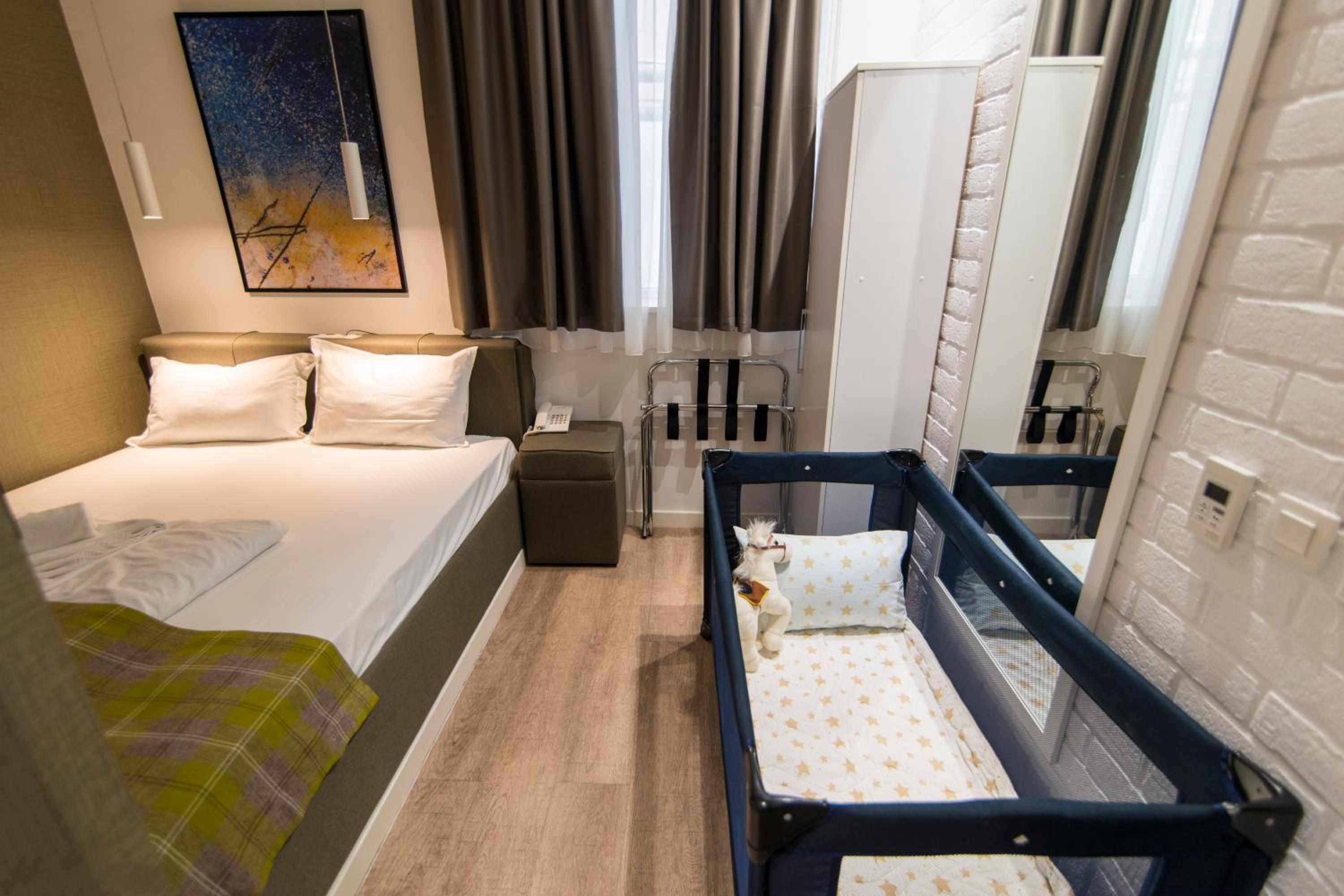 ROOM, TRIPLE