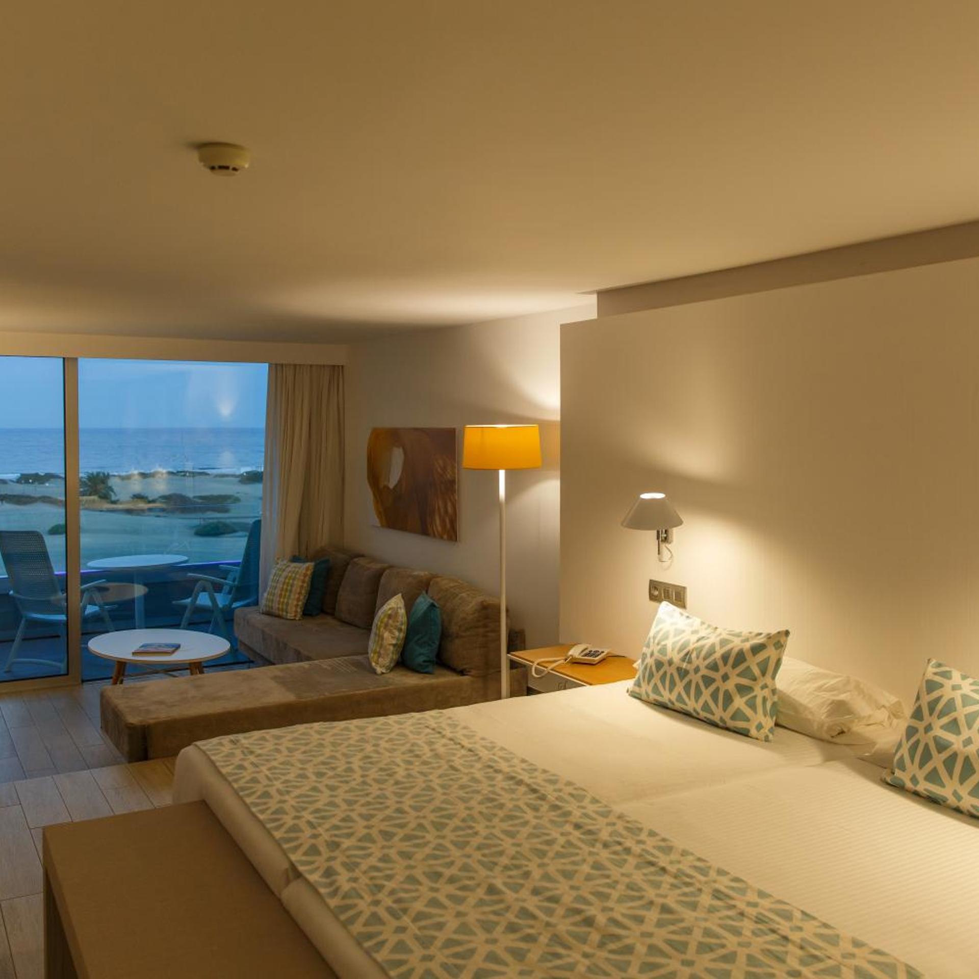 Santa Monica Suites 16/53