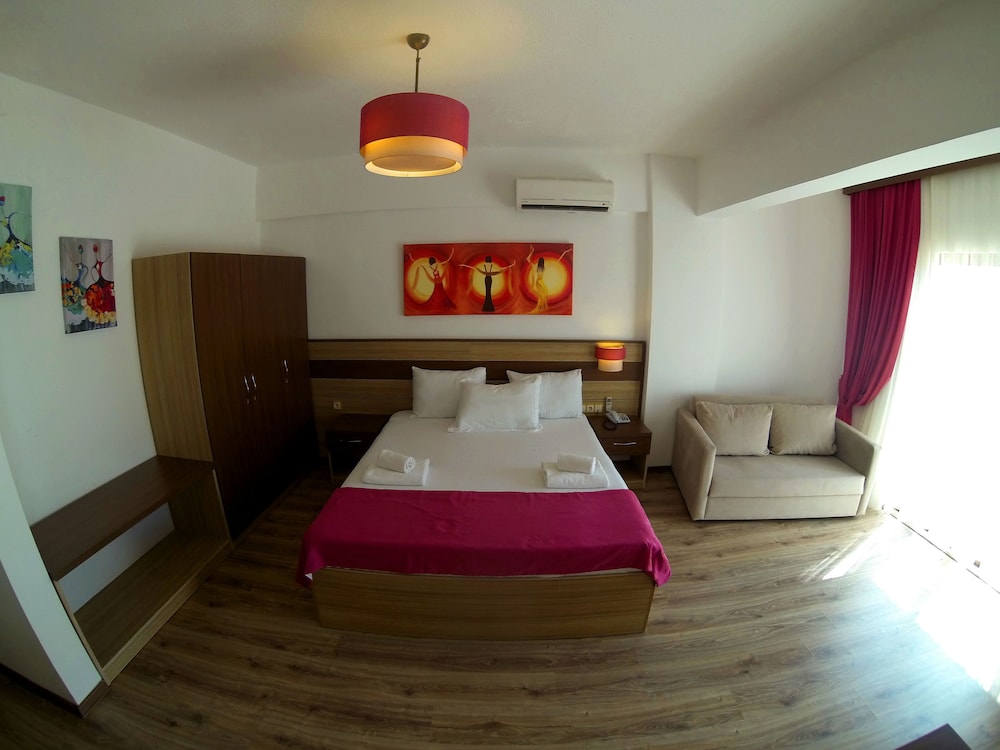 Eden Pyara Hotel Turunc 67/106