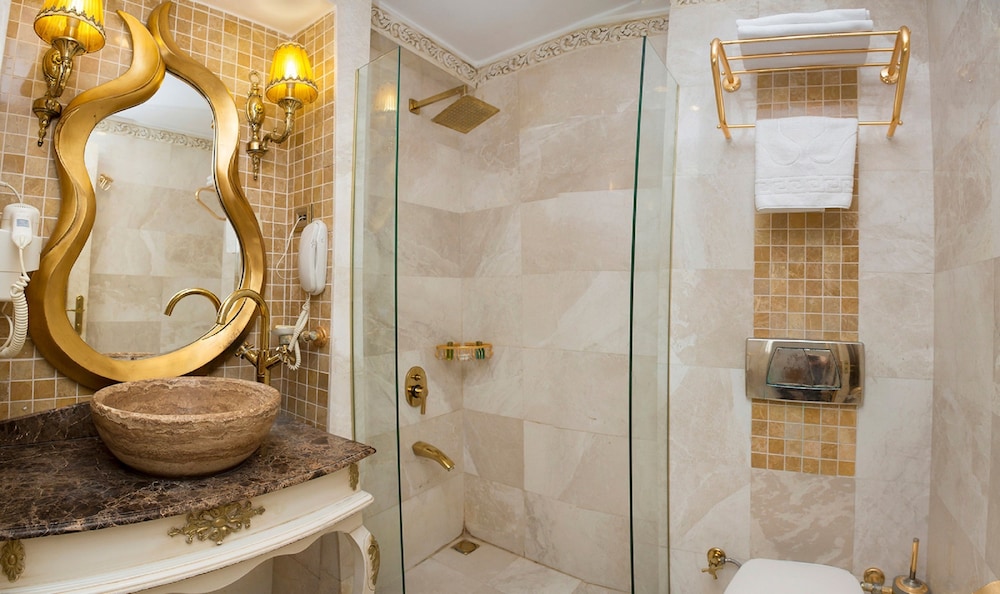 Family Connection Quintuple room (2 full double beds and single bed)