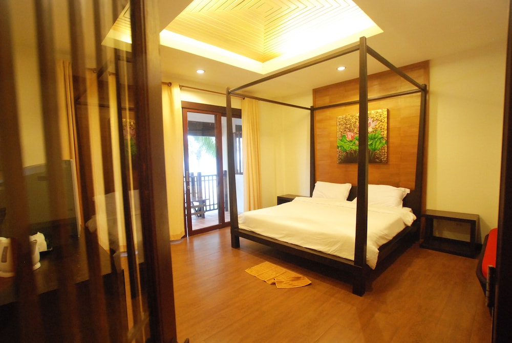 Bansaithong Beach Resort 18/52
