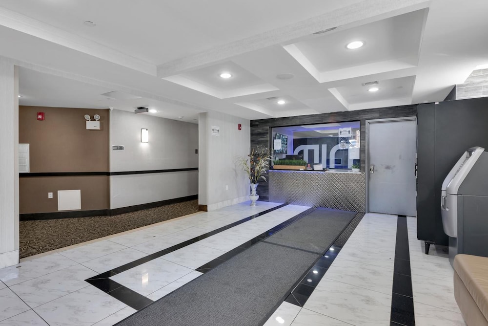 Hotel Mint JFK Airport 9/46