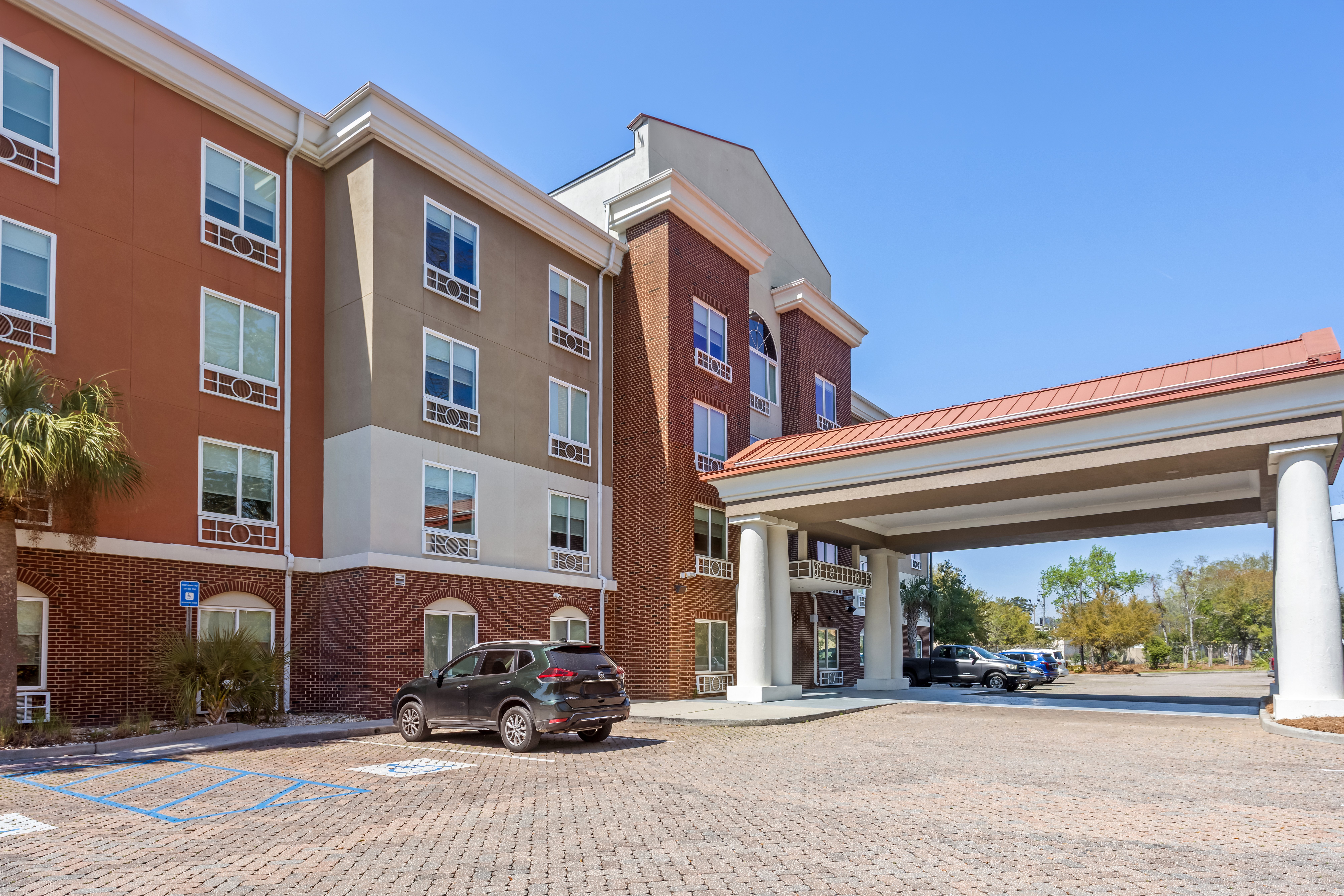 Holiday Inn Express Hotel Suites Savannah Midtown 68/81