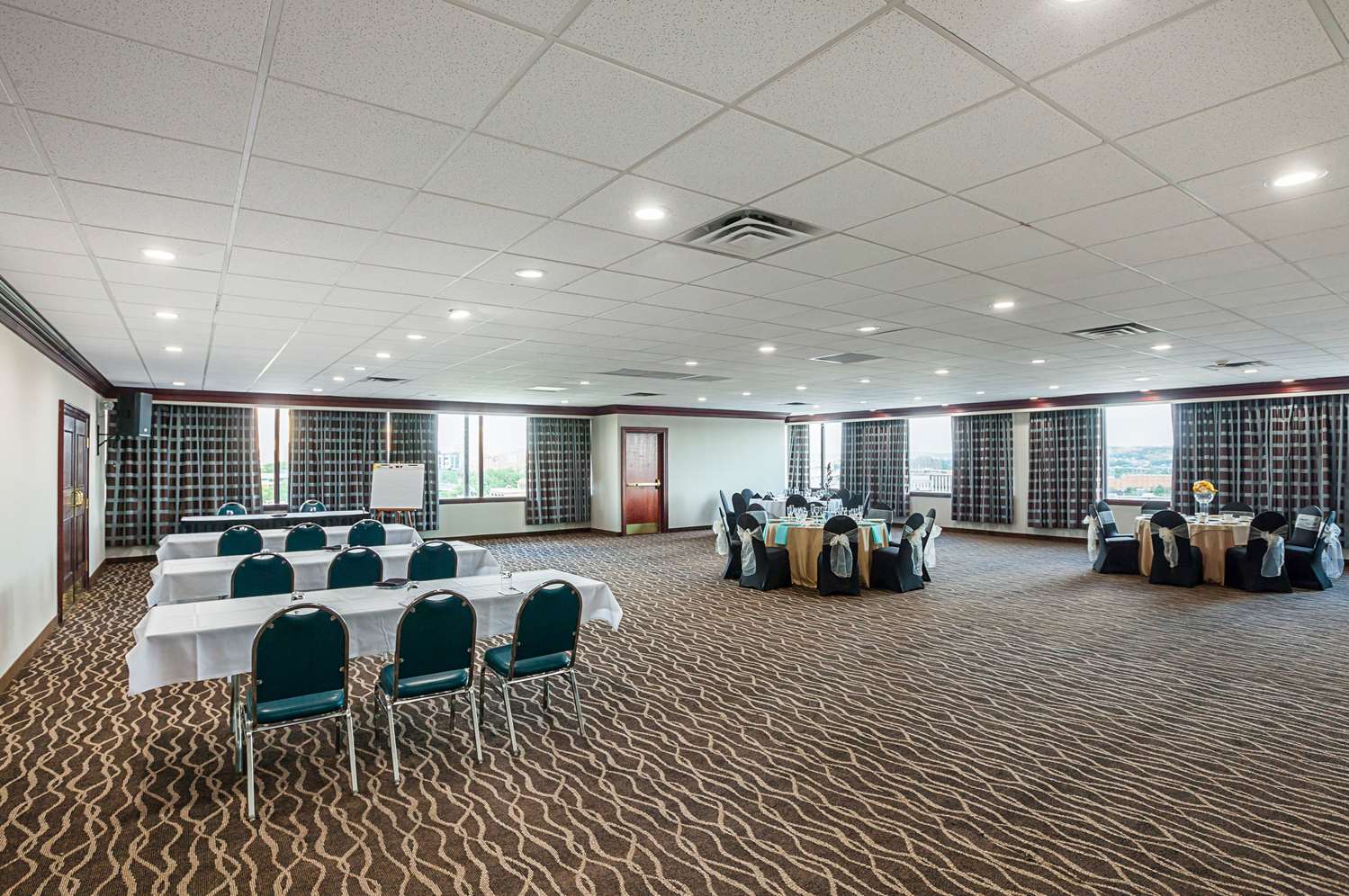 Quality Inn & Suites Cincinnati Downtown Area 30/32