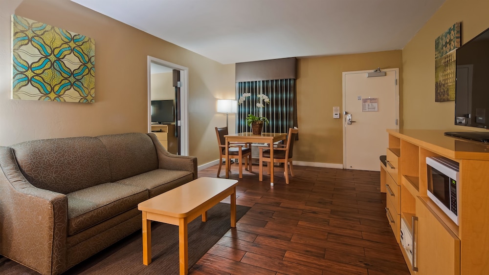 Best Western Plus South Coast Inn 45/72