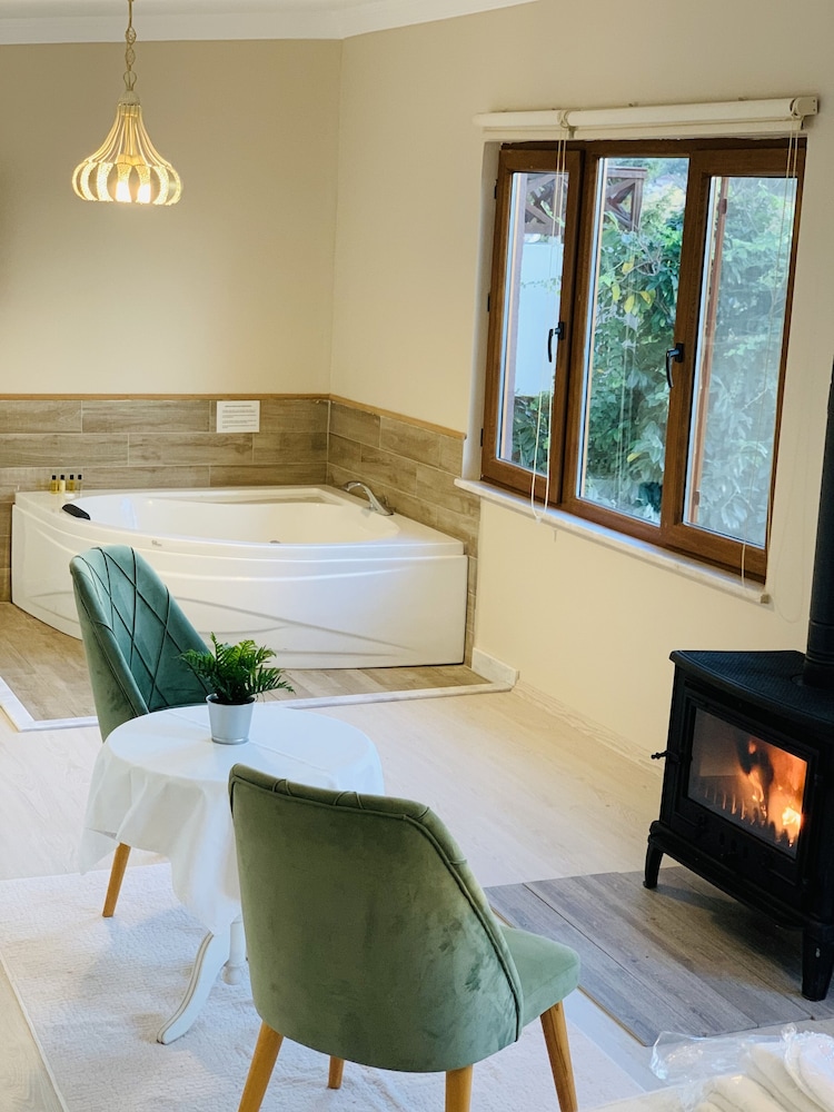 Beyaz Ev Agva - Adults Only 11/50