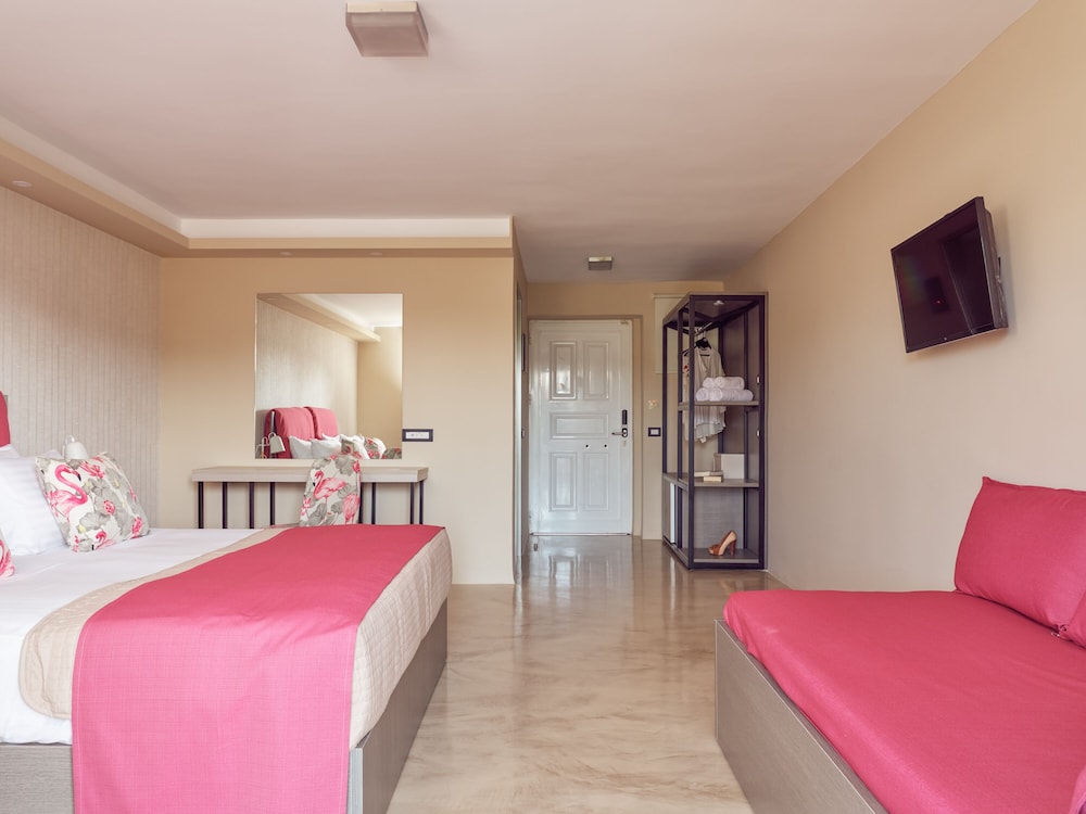 Koukounaria Hotel And Suites 7/74