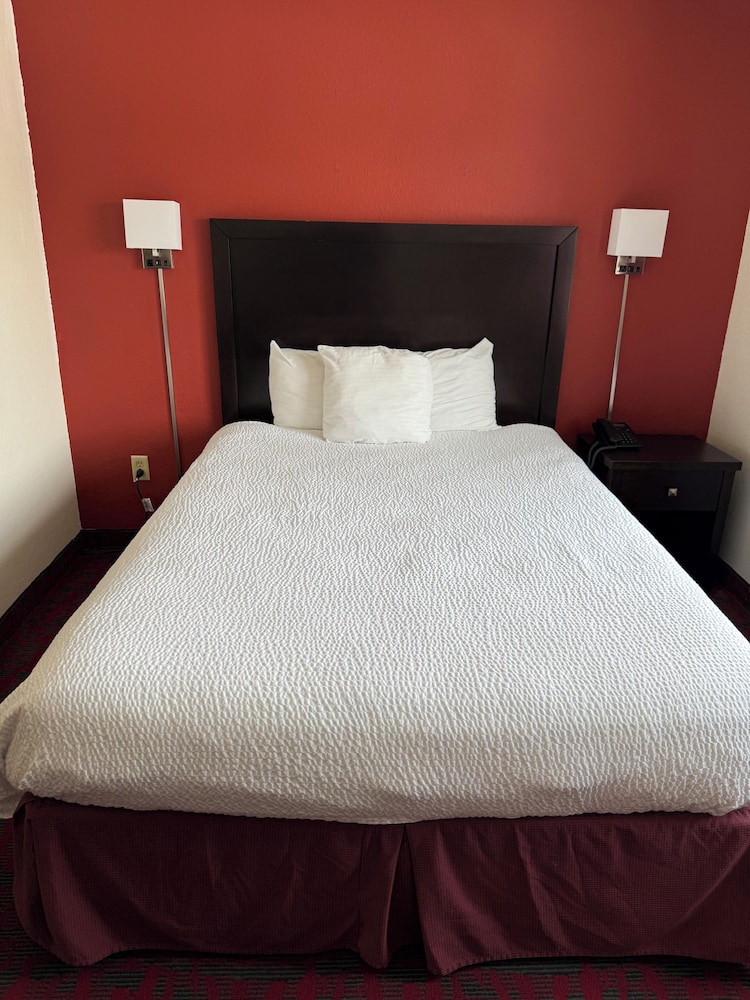 Sandalwood Studios &amp; Suites 10/29