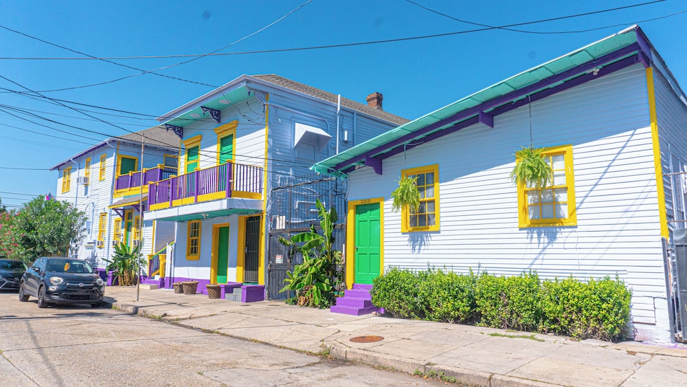 Historic Mardi Gras Inn 6/50