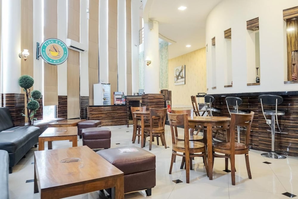 Super OYO Townhouse OAK Hotel Fiducia Serpong 38/44