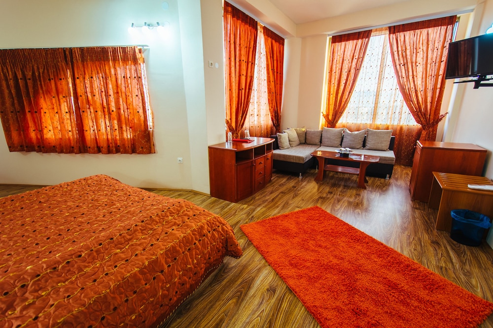 Kristal Palace Hotel 32/71