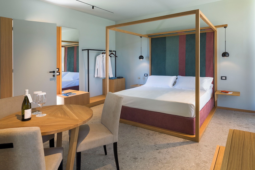 Signature, Studio, Suite, King Bed