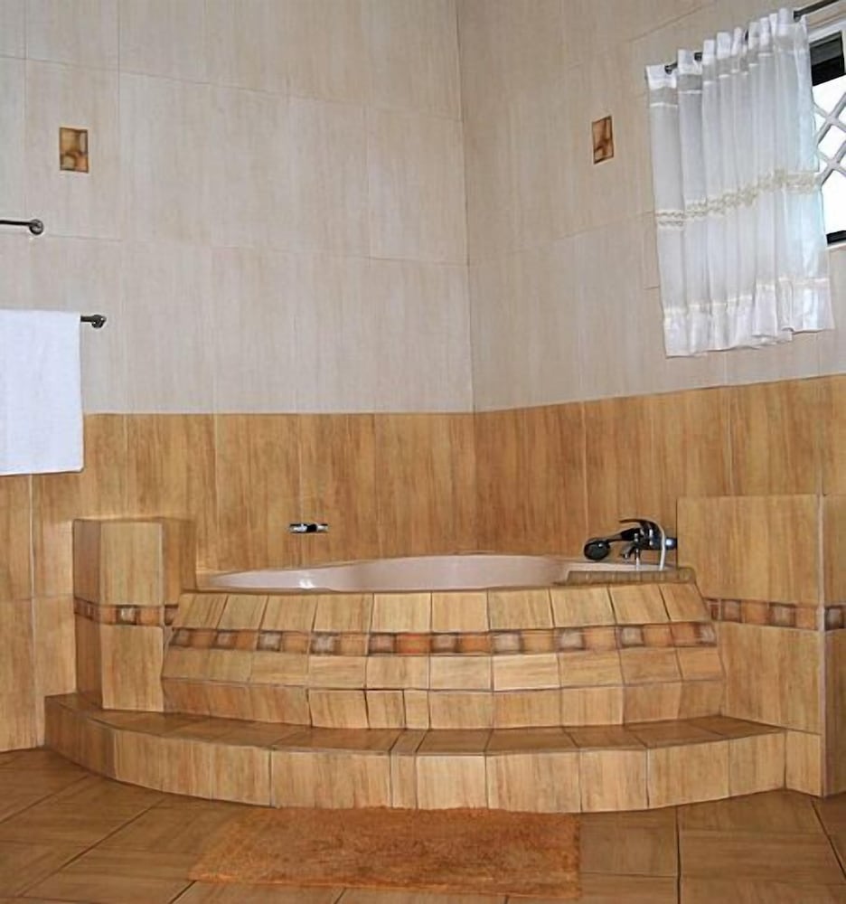 Acacia Lodge, North Legon(Haatso) 4/29