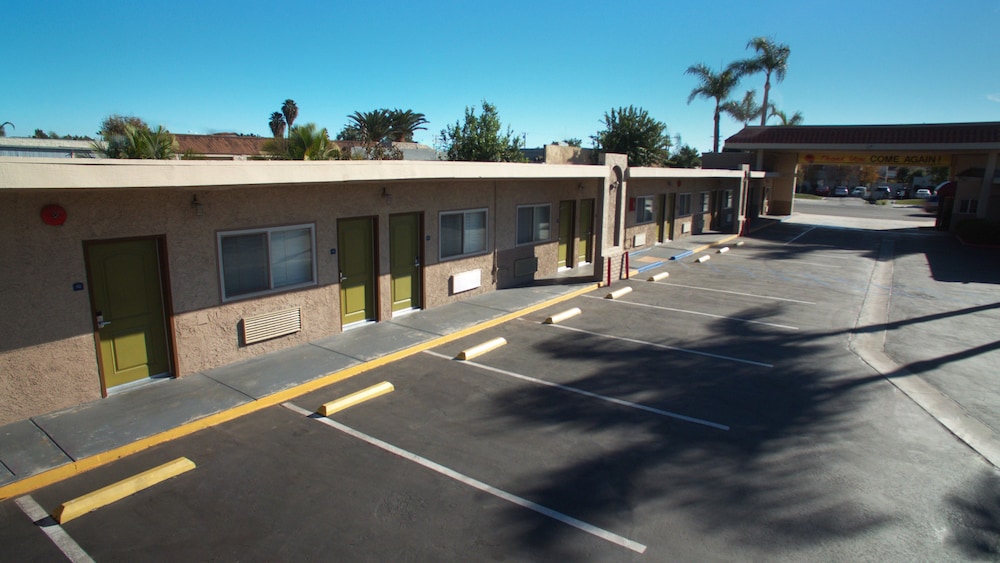 Tropic Lodge 40/50