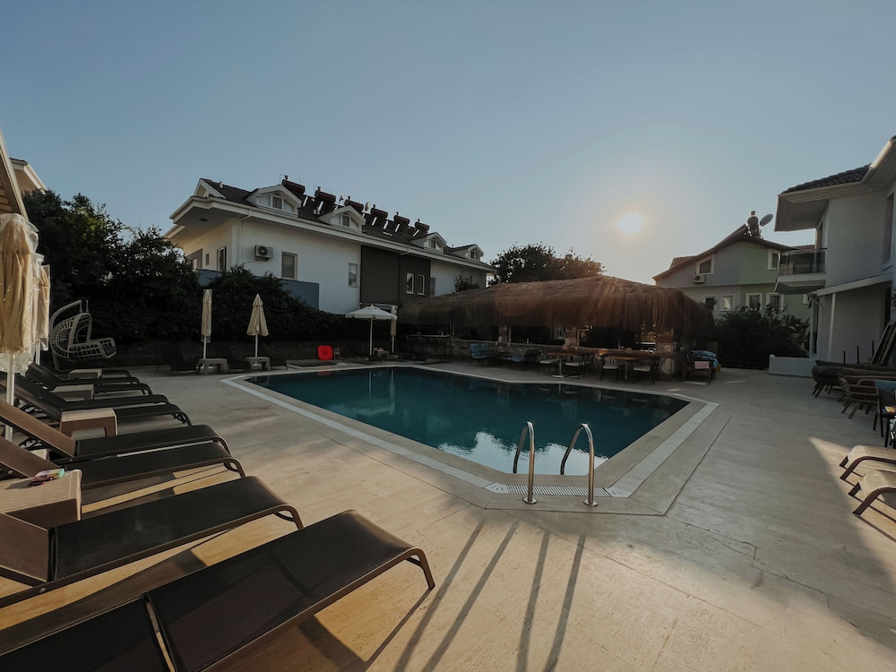 Marla Suite 44/50