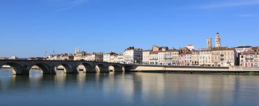 Mercure Macon Bord De Saone 64/67
