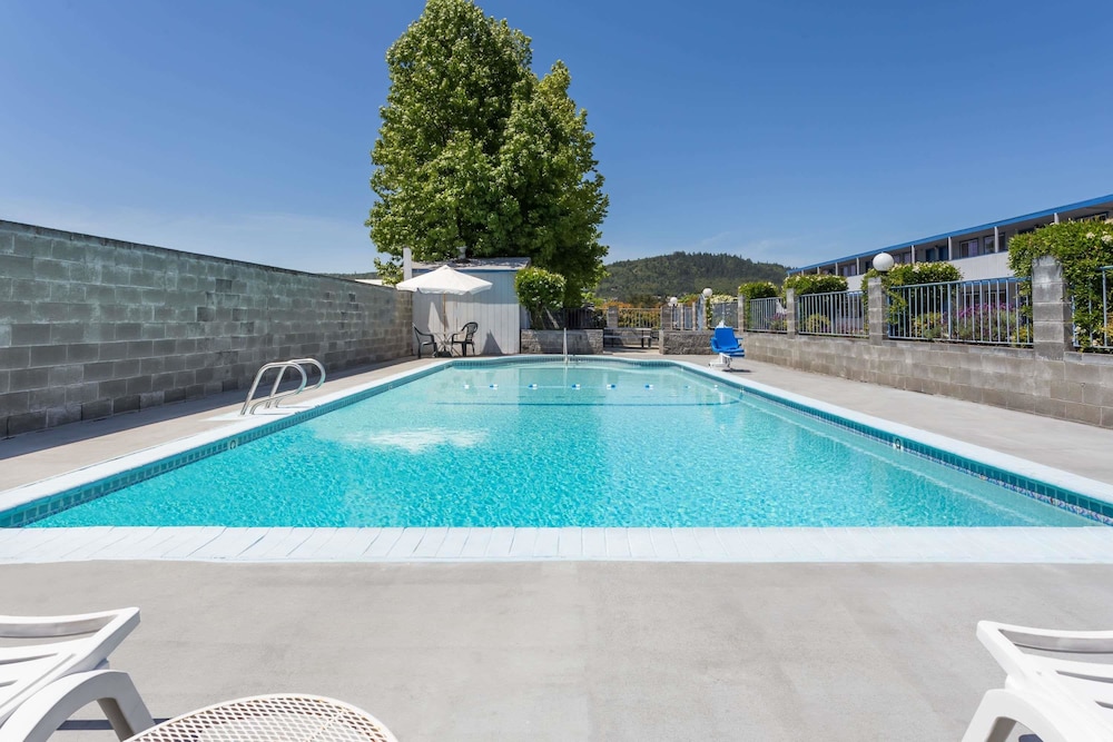 Travelodge by Wyndham Grants Pass 1/17