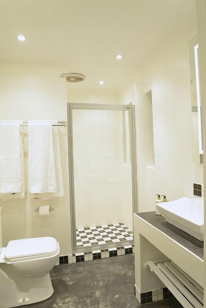 Duke And Duchess Boutique Hotel 23/27
